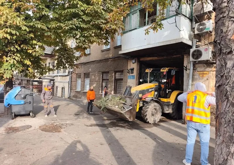 Odessa nach einem erneuten Angriff: Einsatzkräfte räumen Trümmer auf, Betroffene können eine Entschädigung beantragen
