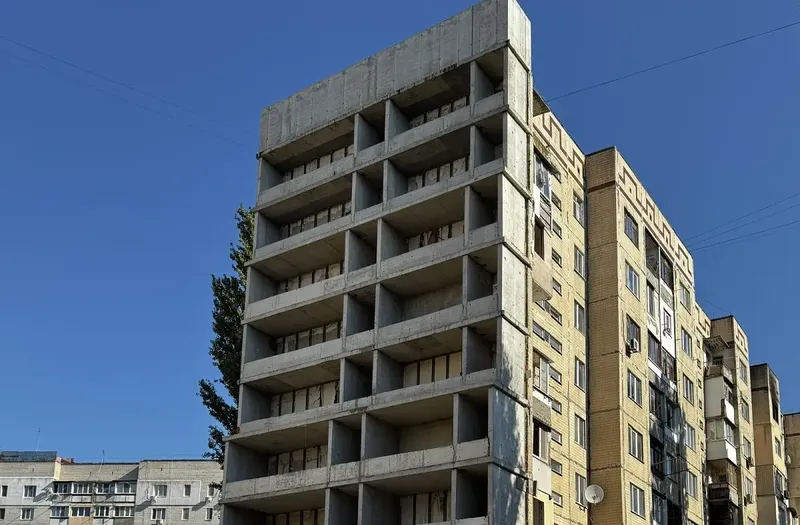 В Одесі відновлюють будинок на Левітана, пошкоджений атакою дрона у 2024 році