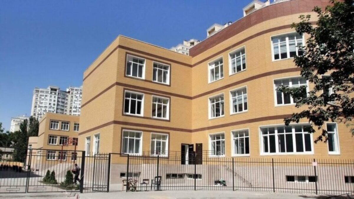 Eine stellvertretende Direktorin eines Gymnasiums in Odesa wurde wegen gefälschter Arbeitsvermittlung verurteilt.